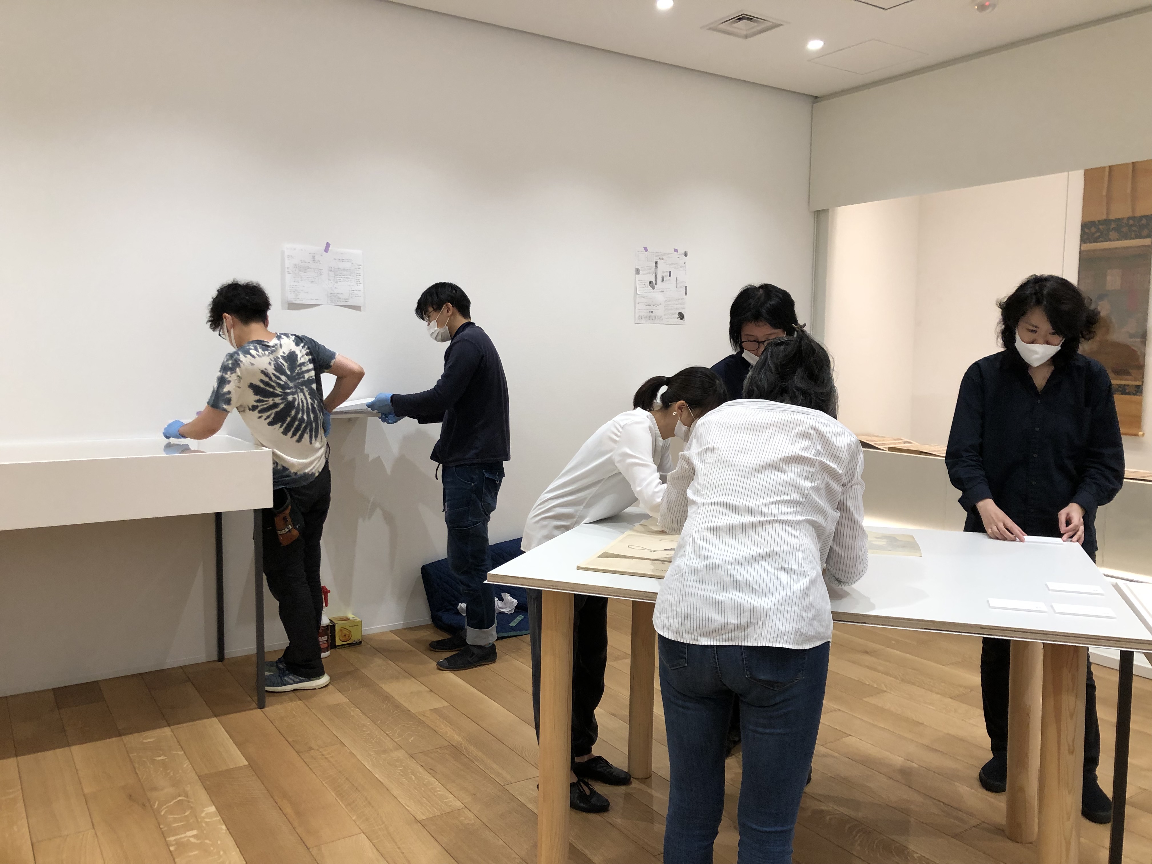 Installation of "Eight Perspectives on Reading Objects" 